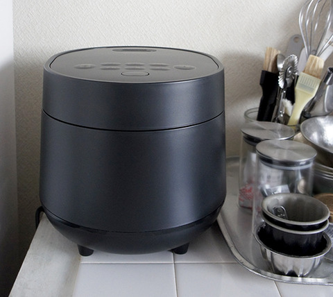 コンパクトでシンプルなアイリスオーヤマの3合炊飯器を購入