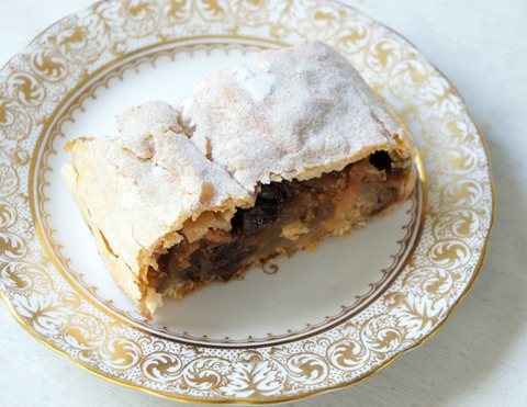 シュトラウスから取り寄せた、アップフェルシュトゥルーデル