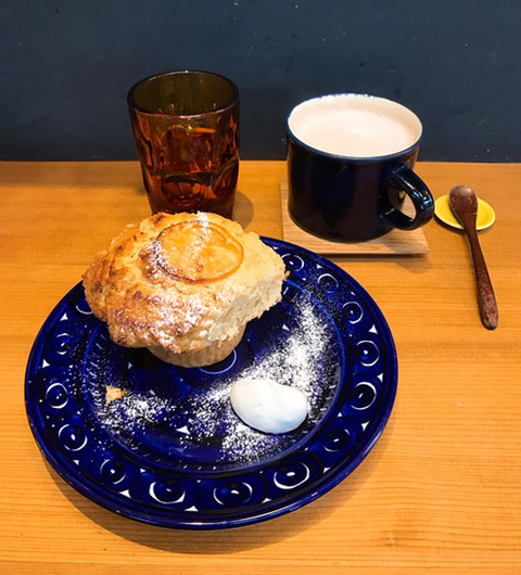 水のグラスが凝っていた松本のカフェ