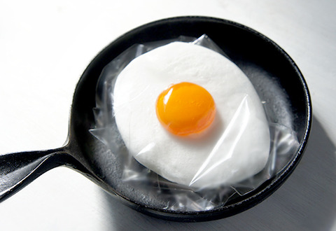 イースター限定　パブブレの目玉焼きキャンディ