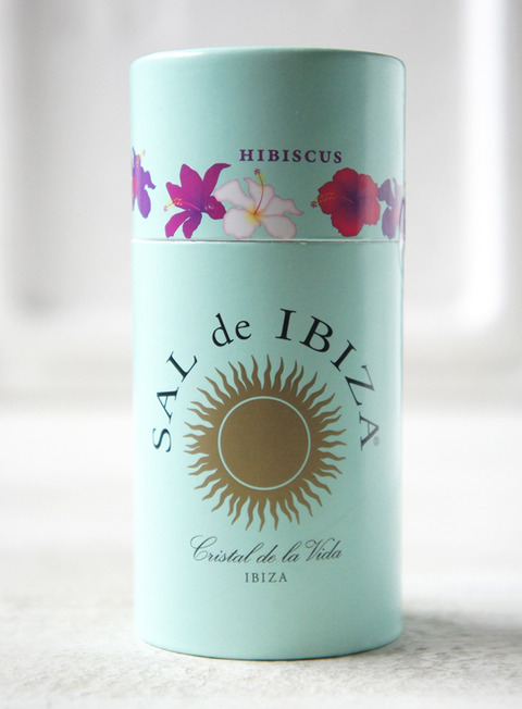 スペイン土産でもらった、ハイビスカス入りのサル・デ・イビザの塩
