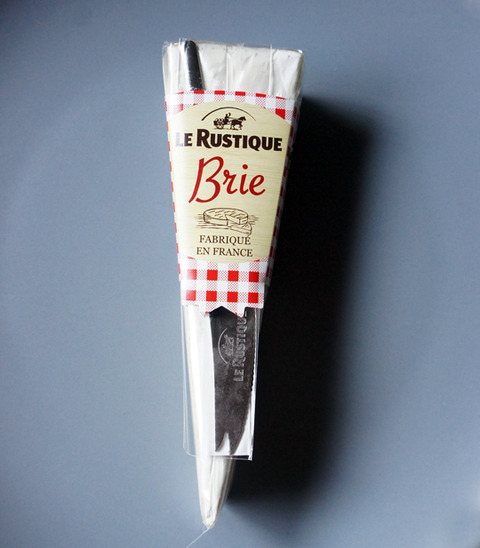 チーズナイフのおまけ付き、ルスティックのブリー