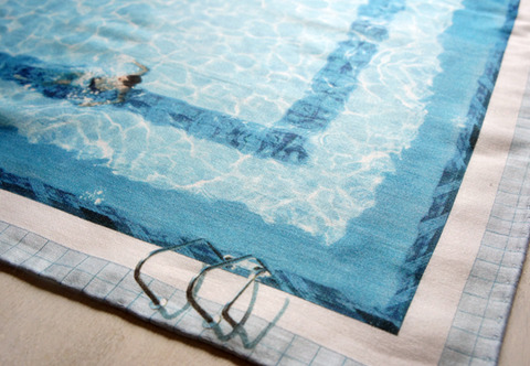 ハンカチ専門店で、プール柄のハンカチに一目惚れ