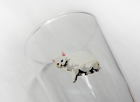 白猫のプリントがかわいい、雑貨食堂 六貨のタンブラー