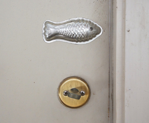 100均の強力マグネットを使って玄関を模様替え