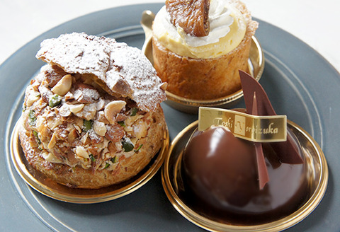 トシ・ヨロイヅカのケーキを購入