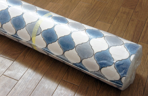 キッチンの床を、壁紙屋本舗で買ったタイル柄のクッションフロアに