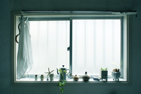 窓周辺の片付け