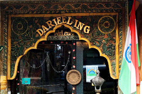 豪華なカレーとインテリア　日暮里ダージリン