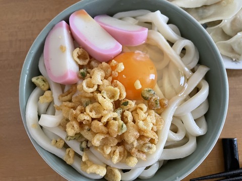 本日の昼食　冷やし釜玉うどん