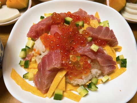 本日の夕食　ひな祭りでちらし寿司