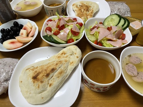 本日の夕食　ナン＆カレー