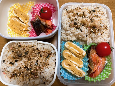 本日のお弁当　鮭＆卵焼き