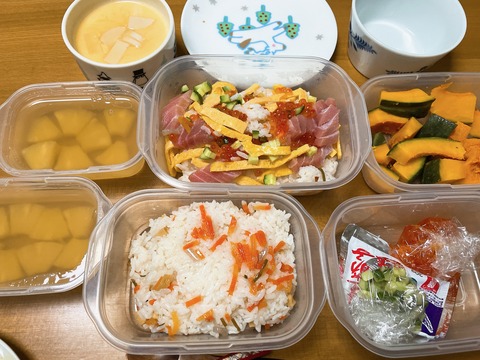 本日の夕食　ちらし寿司のあまり