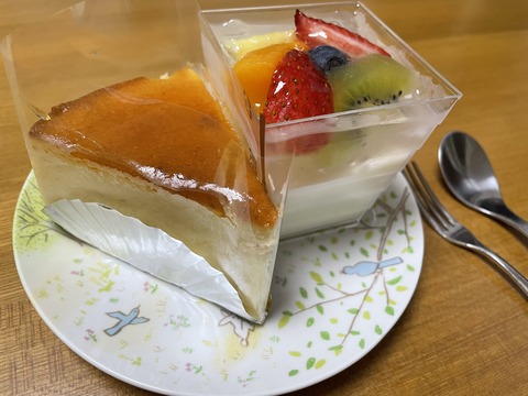 本日のおやつ　ケーキ