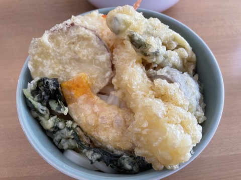 本日のお昼　天ぷらうどん