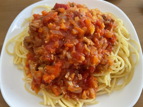 本日のランチ　ミートソースパスタ