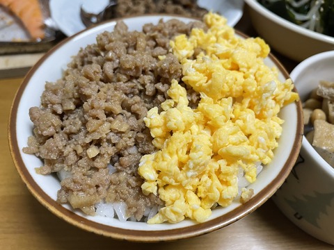 本日の夕食　二色丼