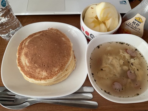 本日のランチ　ホットケーキ