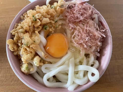 本日のランチ　釜玉うどん