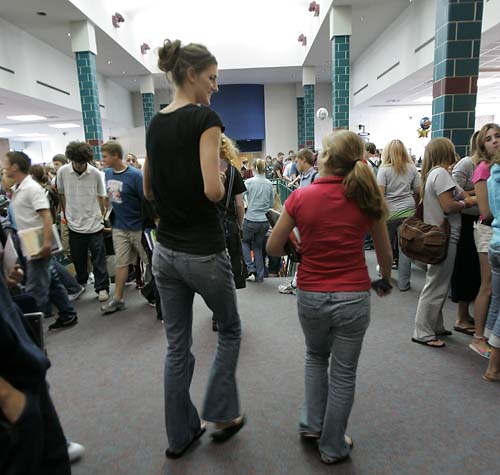 長身美女図鑑 Allyssa DeHaan