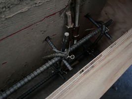 ホールダウン金物