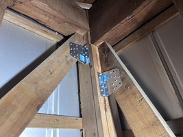 筋交い金物