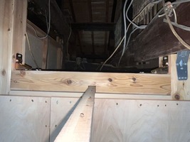 パイプコーナー金物