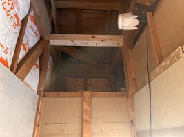梁新設