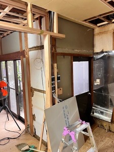 台所天井貼り