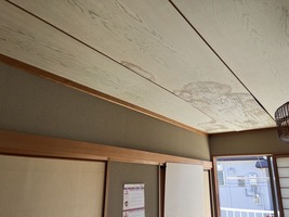 雨漏り染み