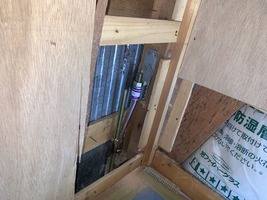 ホールダウン金物