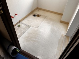 床ボンド塗布後