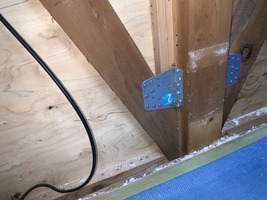筋違金物補強