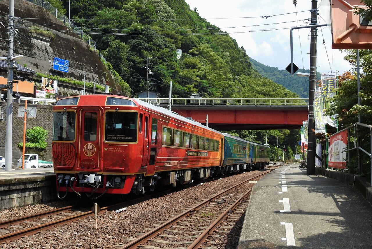 JR四国の土讃線 夏の絶景ポイント : 土佐料理 旬の鰹がゆく！