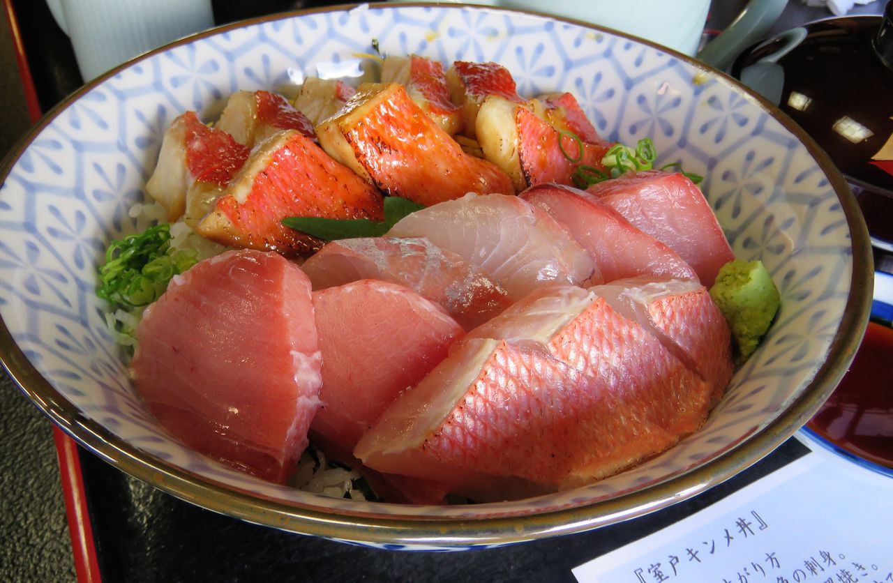 室戸の料亭『花月』さんで地の名物料理を味わう : 土佐料理 旬の鰹がゆく！