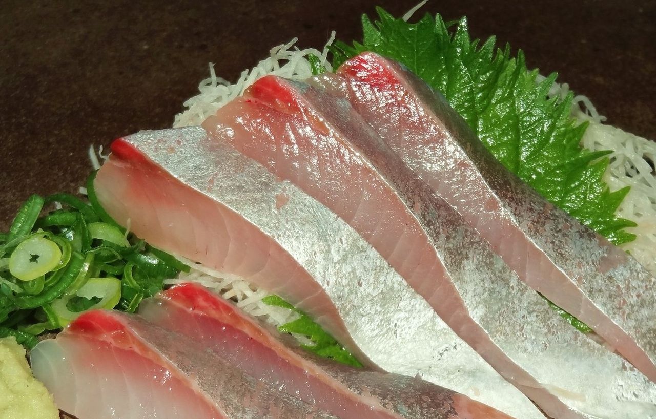 カンパチの当歳魚 土佐料理 旬の鰹がゆく カンパチの当歳魚 土佐料理 旬の鰹がゆく