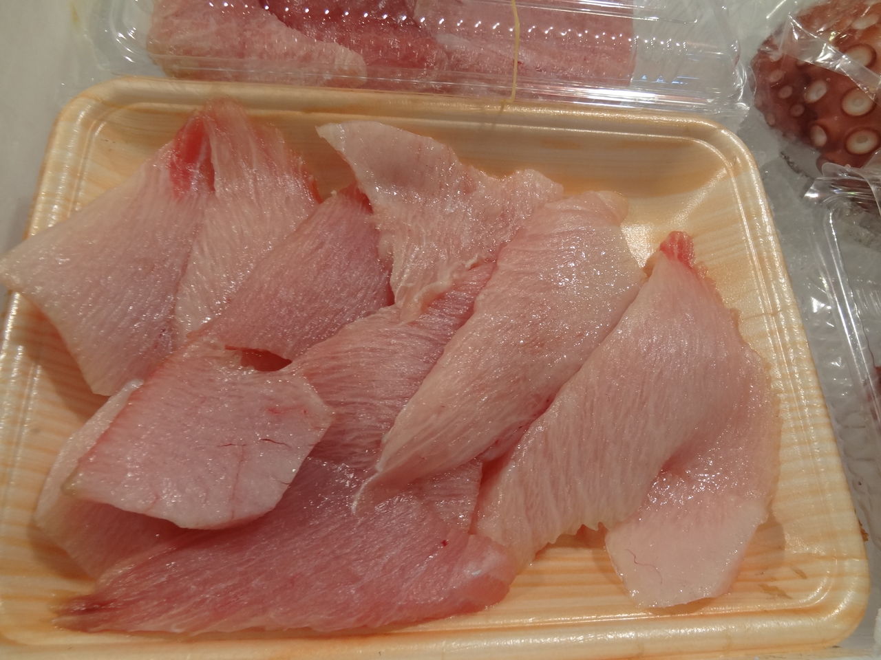 マグロの刺身盛り合わせ 土佐料理 旬の鰹がゆく
