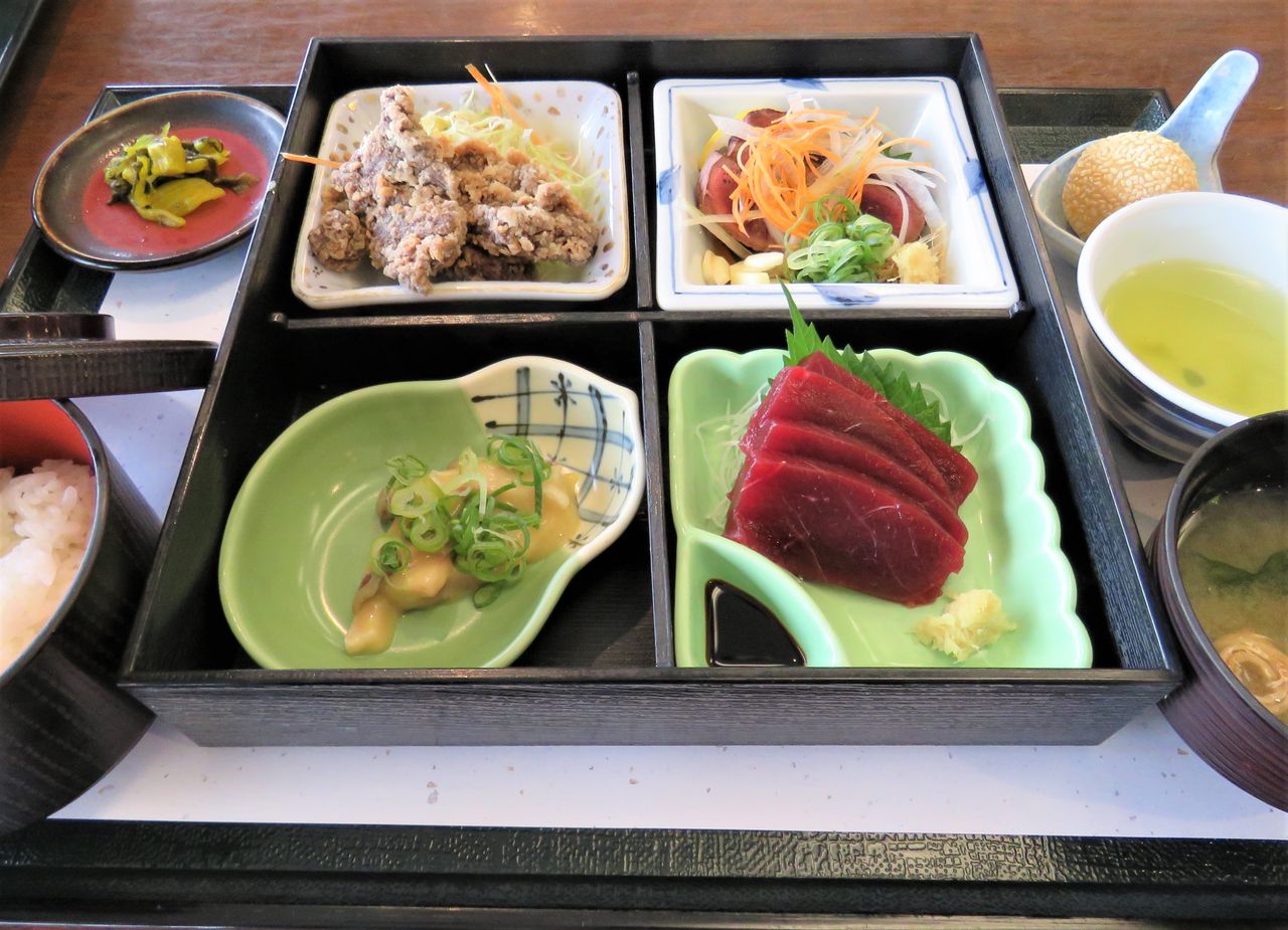 家庭の鯨料理の味わい 土佐料理 旬の鰹がゆく 家庭の鯨料理の味わい 土佐料理 旬の鰹がゆく