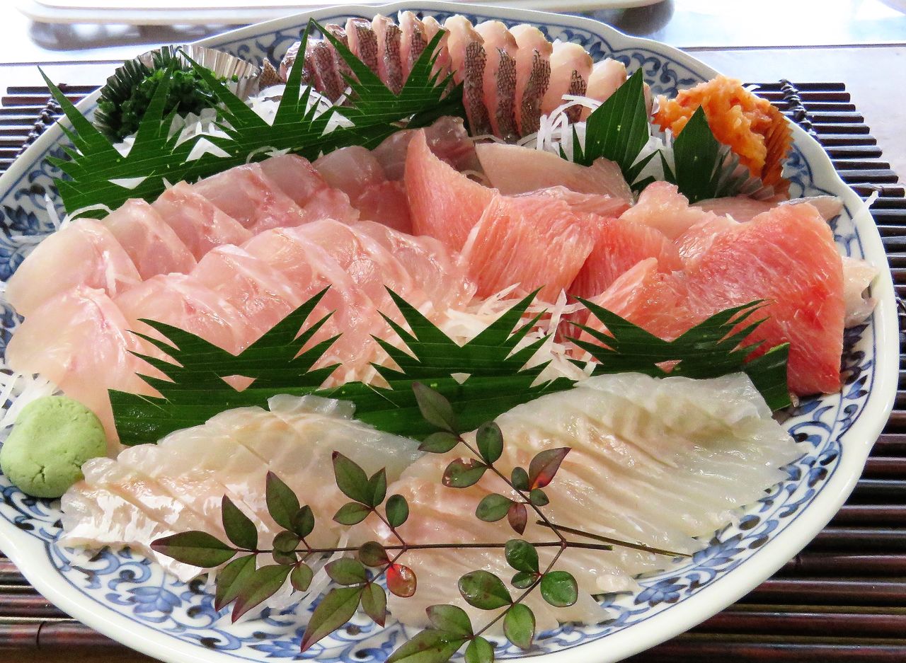 魚種の和名はアラ 土佐料理 旬の鰹がゆく