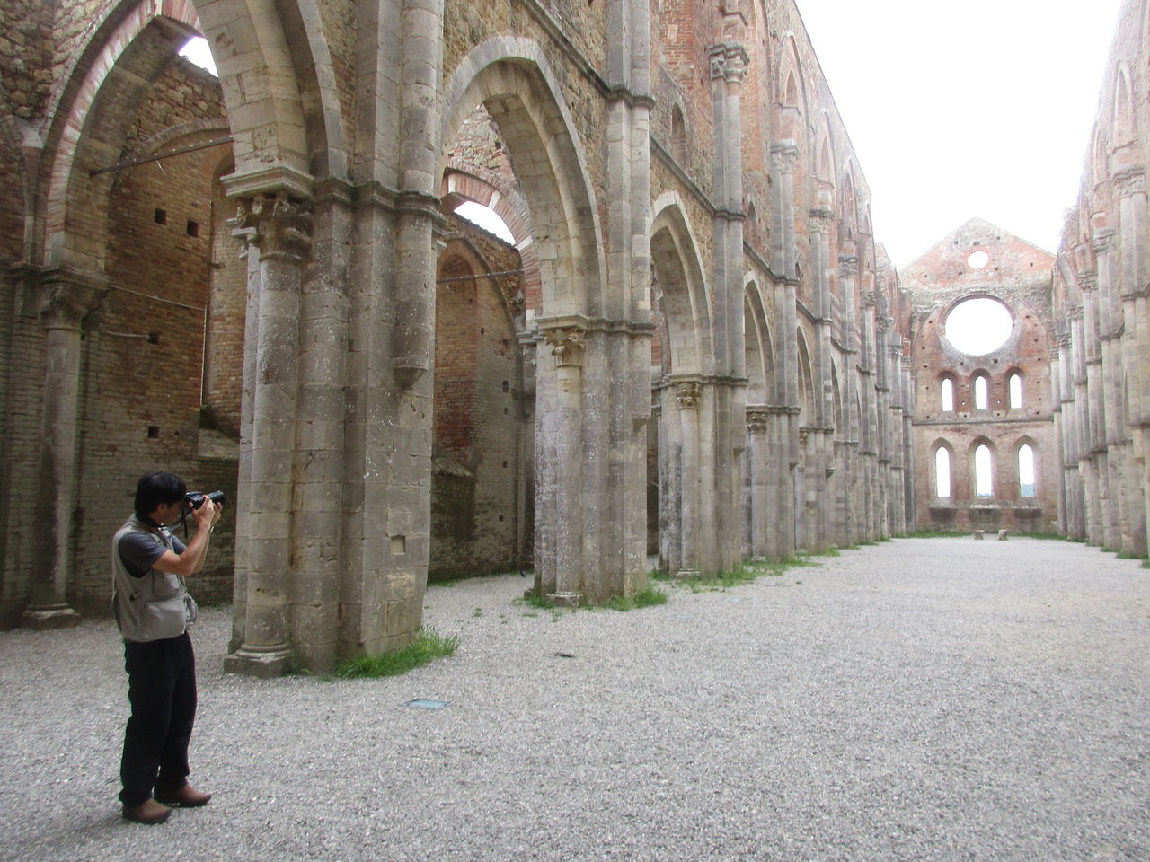 かさこさんとトスカーナ周遊どこへ行く １ サンガルガーノ修道院 イタリア トスカーナ専門コーディネイターのトスカーナ田舎暮らし