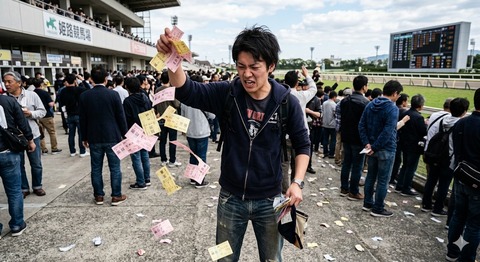 堅調。決算の値動きは渋い結果に。