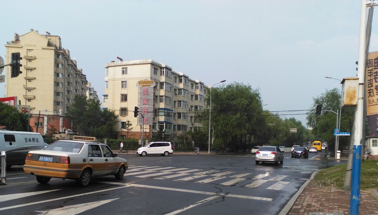 日本人は 中国では車は運転できないーーー右左に突然車線変更する自動車 横断歩道のない片道３車線ほどの道路を 平気で渡る歩行者 Toshi Tomieのブログ