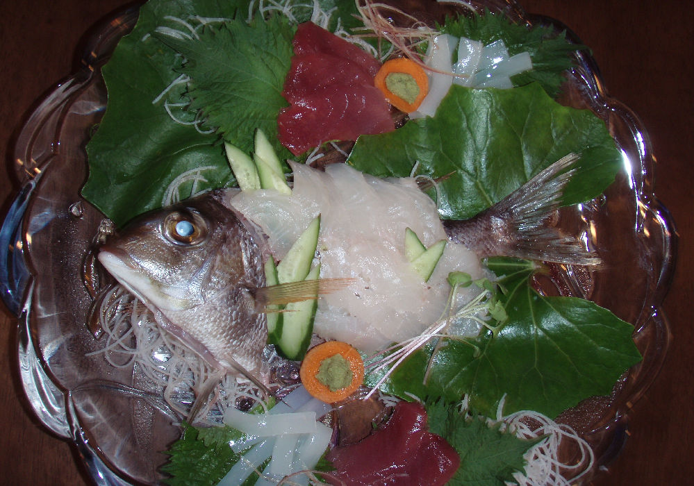 目一鯛 めいちだい とトンボマグロとアオリイカの造り である ｇｗも終わりホッと一息ついた所である 椿道旅館だより