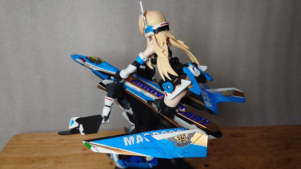 プラモデル】アオシマ マクロスΔ V.F.G. VF-31J ジークフリード