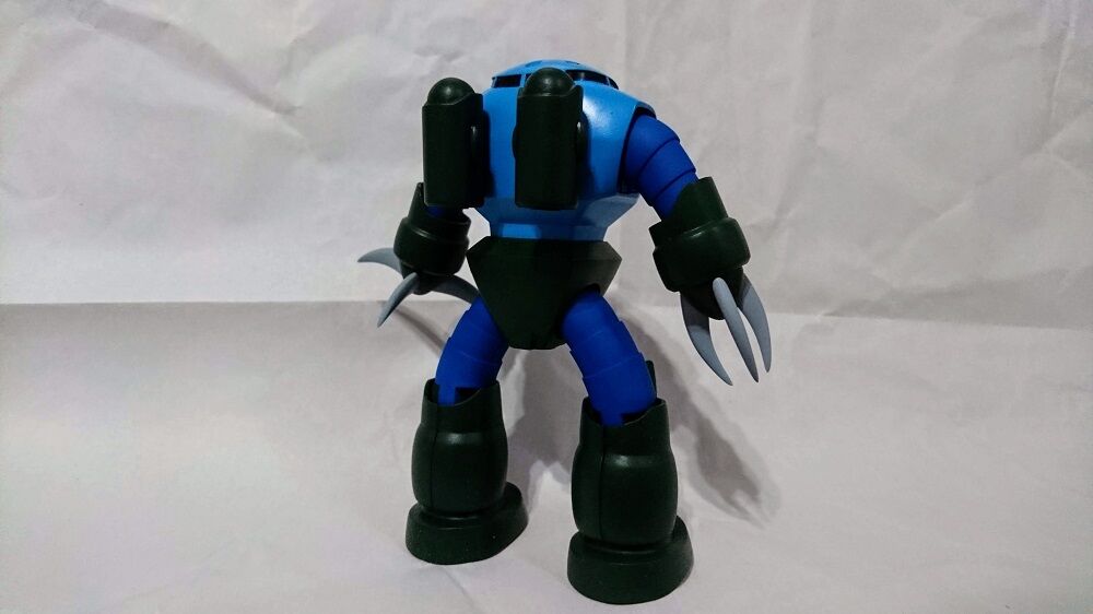ガンプラ 旧キット 1 144 量産型ズゴック 完成 鶴岡畳産業ブログ 最強猫 バーニーと遊ぼ