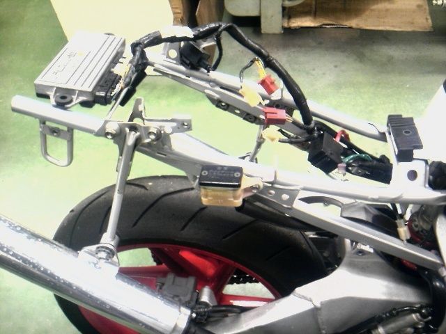 二輪車】NSR250R・リアフェンダーを公道走行用に : 鶴岡畳産業ブログ