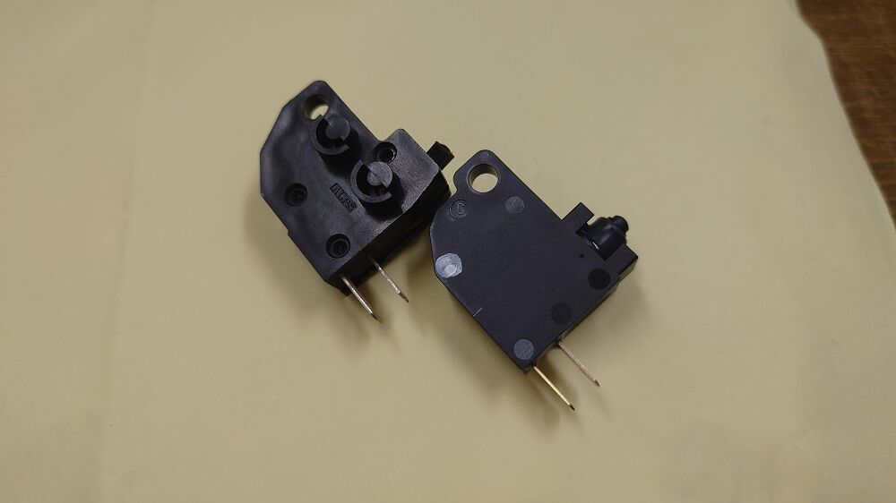 二輪車】隼・F ブレーキスイッチの交換 : 鶴岡畳産業ブログ-最強猫