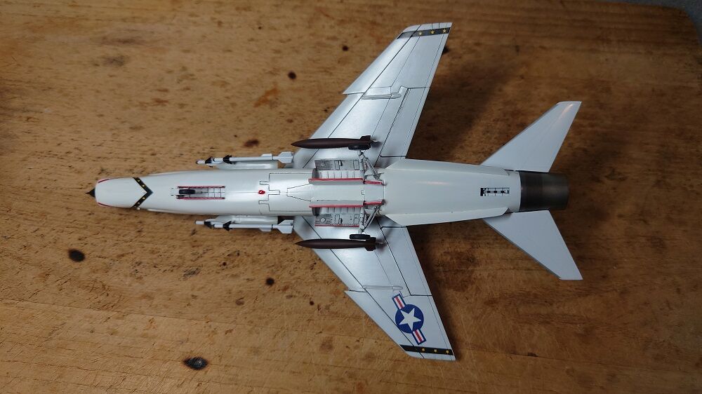 プラモデル】ハセガワ 1/72 F-8E クルーセイダー 完成 : 鶴岡畳 プラモデル】ハセガワ 1/72 F-8E クルーセイダー 完成 : 鶴岡畳