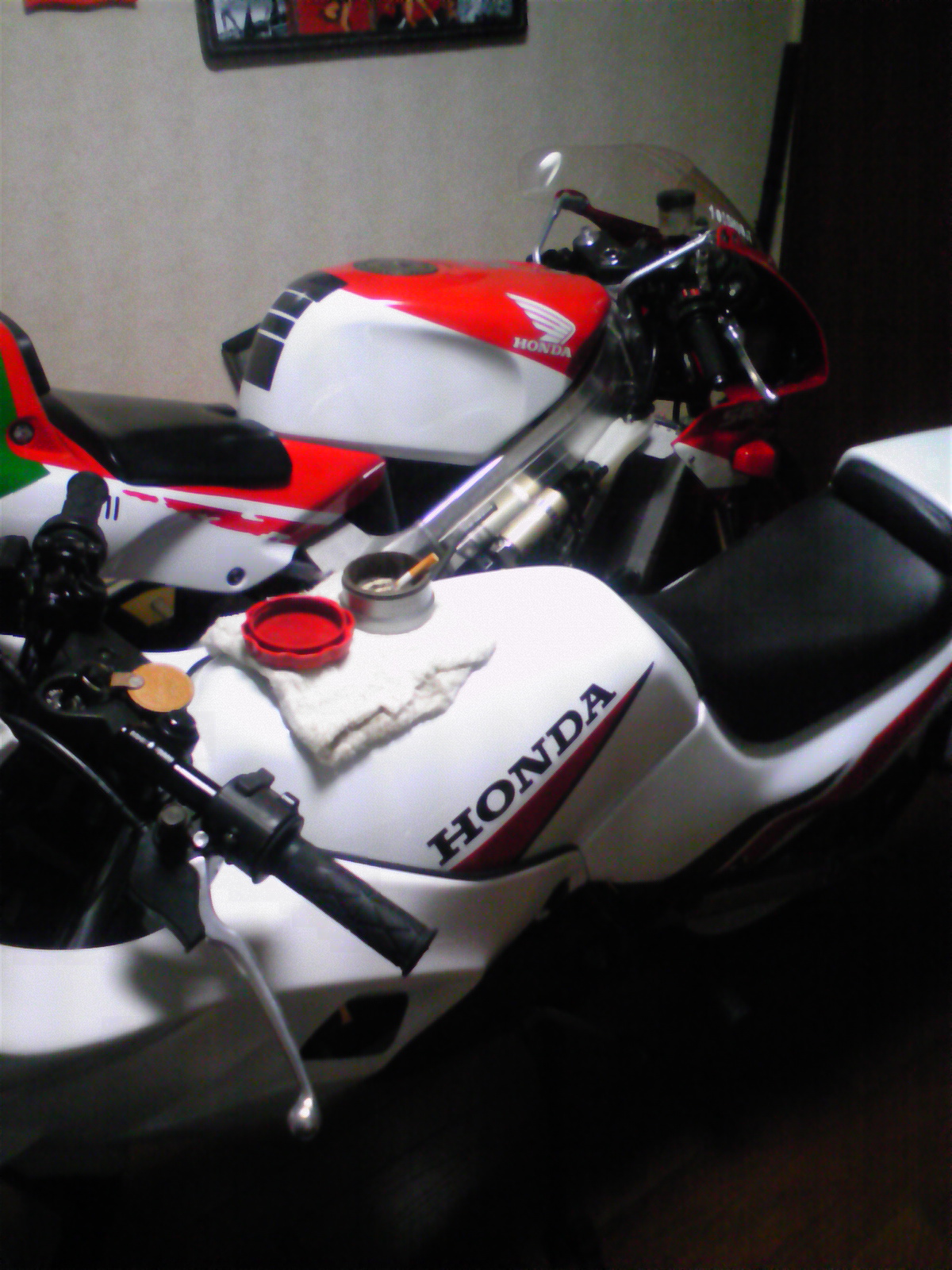 二輪車 Honda部屋になりました 鶴岡畳産業ブログ 最強猫 バーニーと遊ぼ